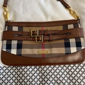 Burberry classic purse